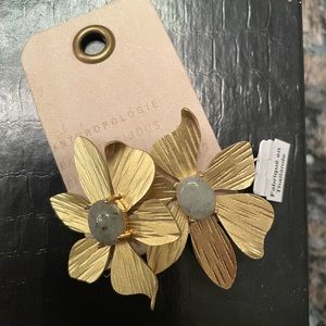 NWT never used Anthropology flower earrings